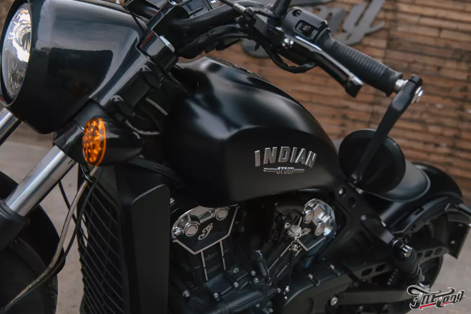 Окрасили детали мотоцикла Indian Scout в черный матовый цвет